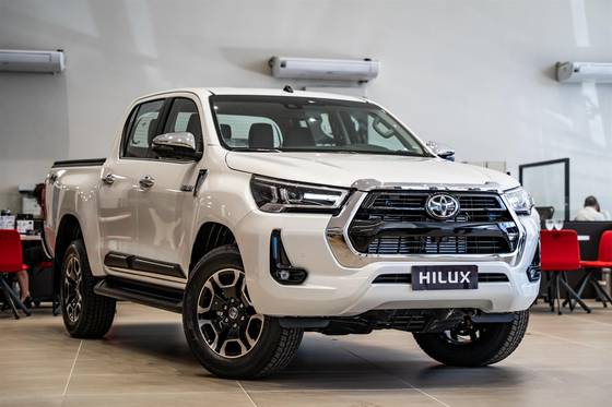 TOYOTA HILUX 2.8 D-4D TURBO DIESEL CD SRX 4X4 AUTOMÁTICO